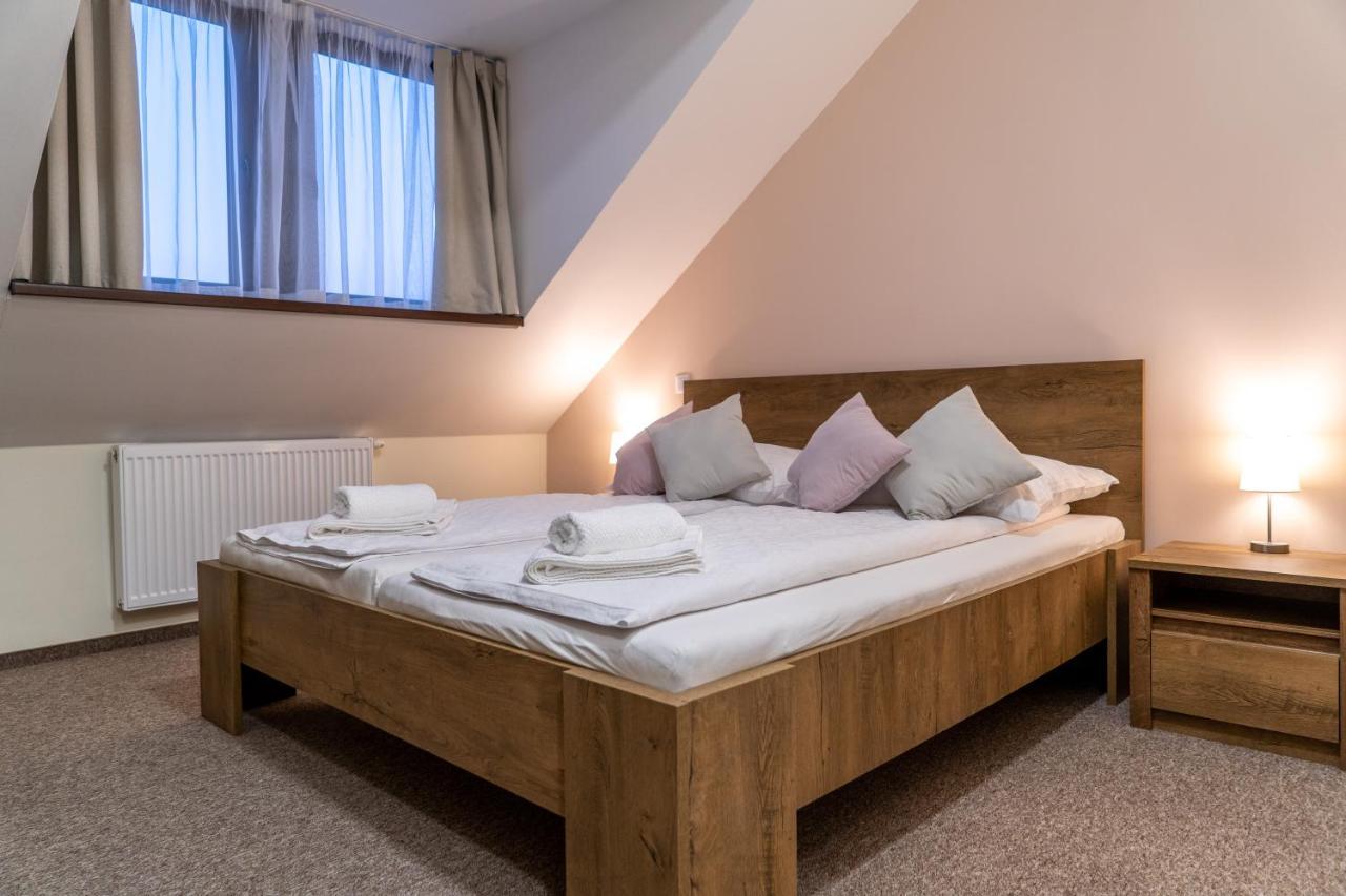 Rozsa Etterem & Panzio Bed and Breakfast Pécs Exteriör bild