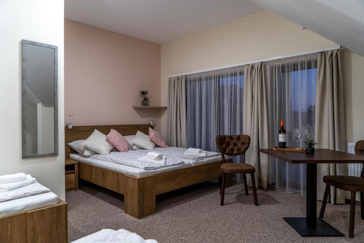 Rozsa Etterem & Panzio Bed and Breakfast Pécs Exteriör bild