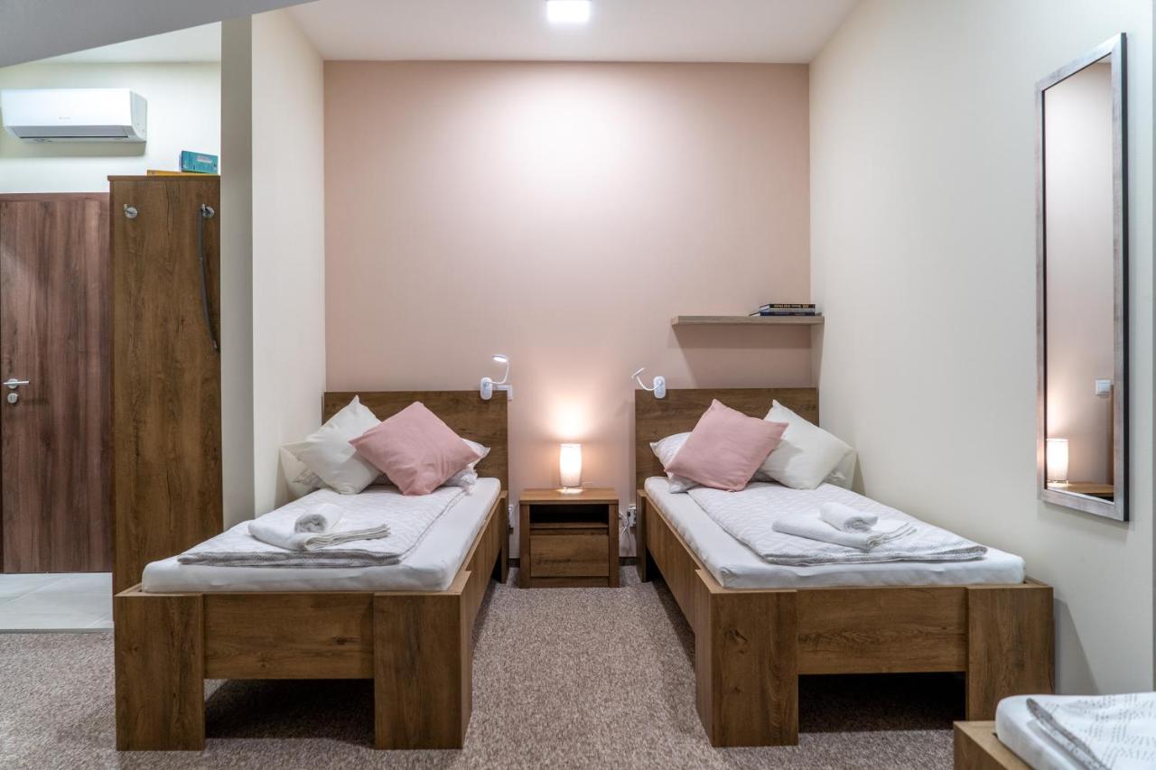Rozsa Etterem & Panzio Bed and Breakfast Pécs Exteriör bild