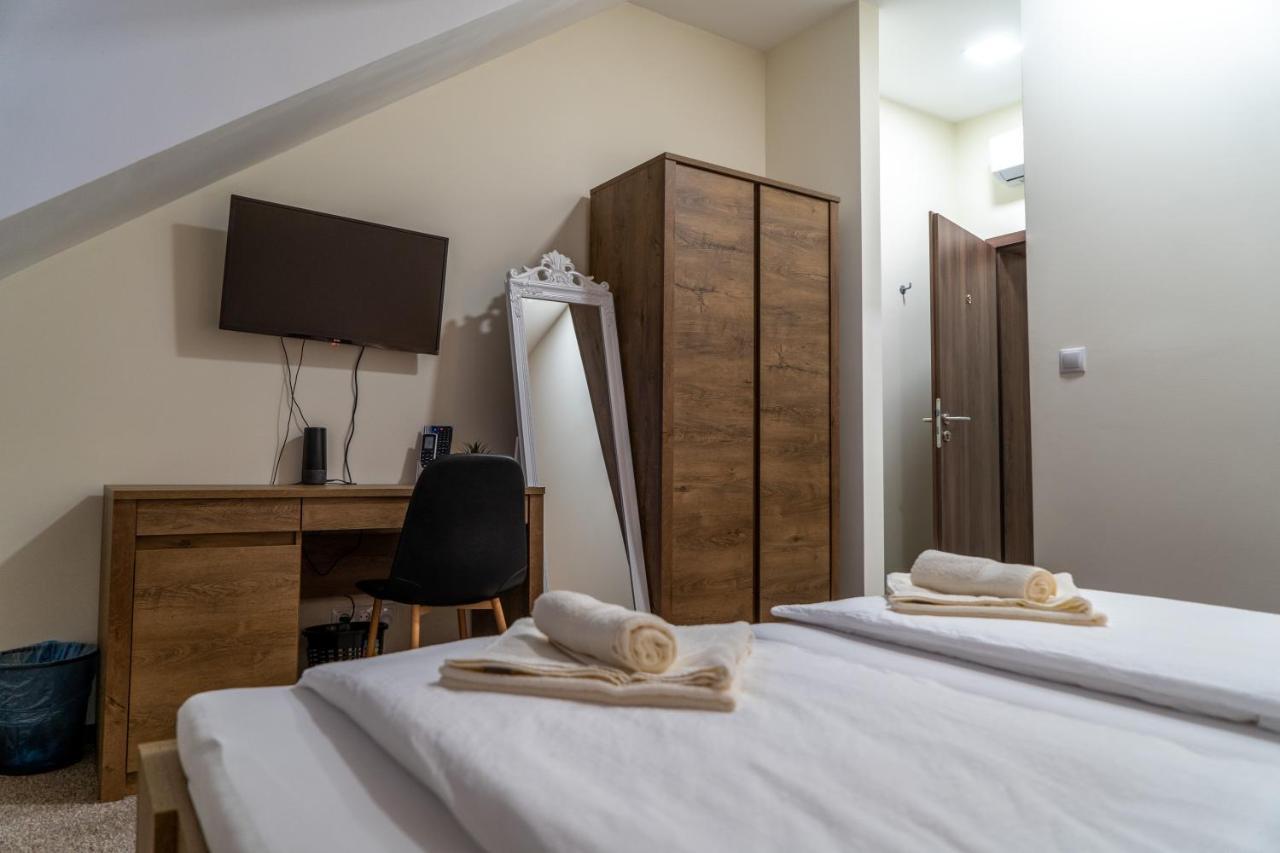 Rozsa Etterem & Panzio Bed and Breakfast Pécs Exteriör bild
