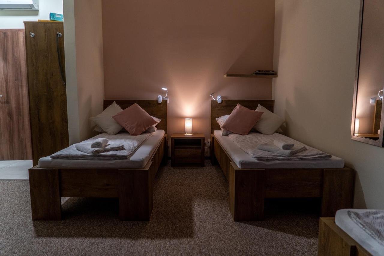 Rozsa Etterem & Panzio Bed and Breakfast Pécs Exteriör bild